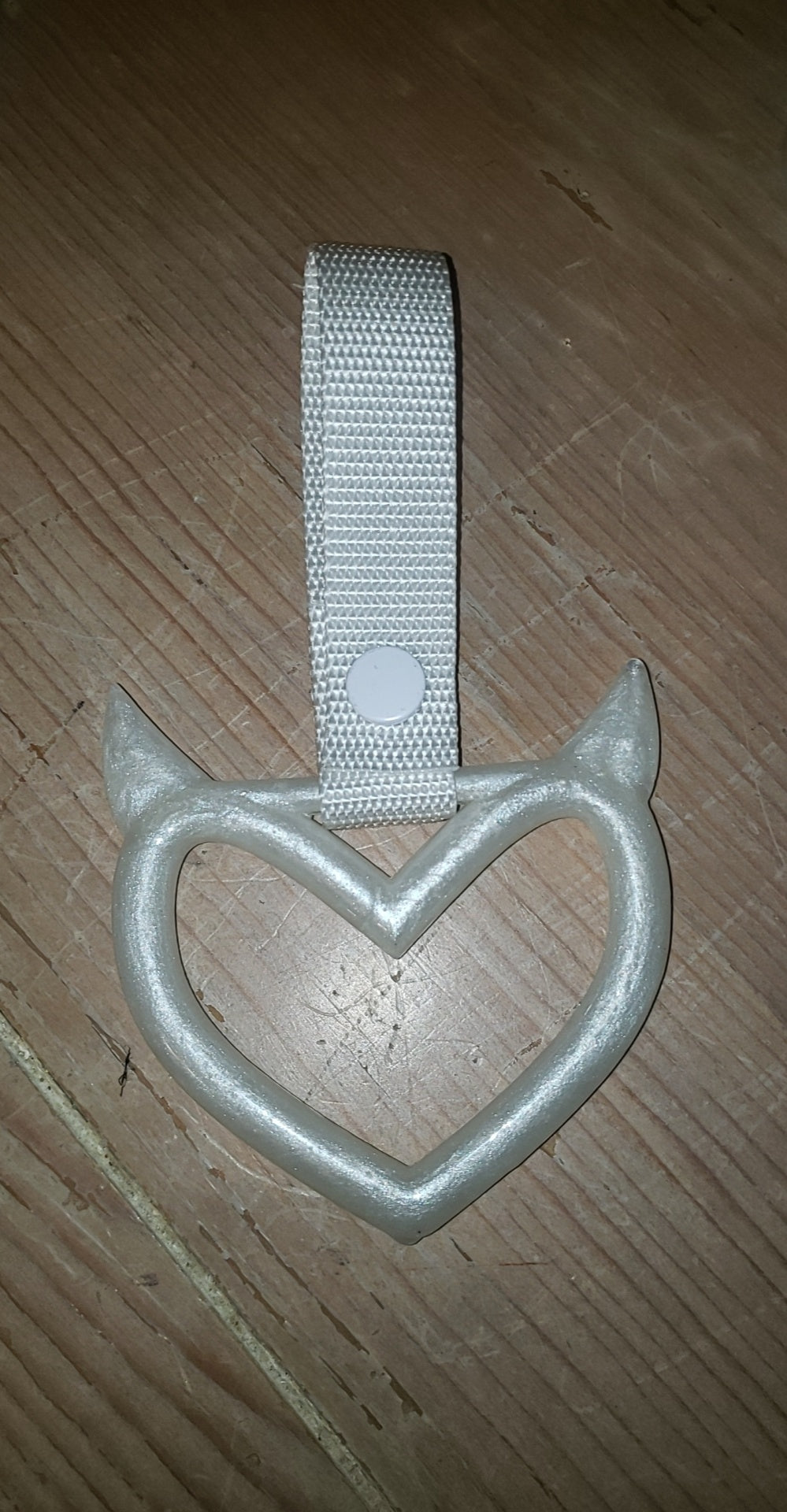 devil horn